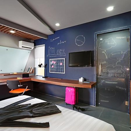 סמיניאק Berry Biz Hotel Sunset Road מראה חיצוני תמונה
