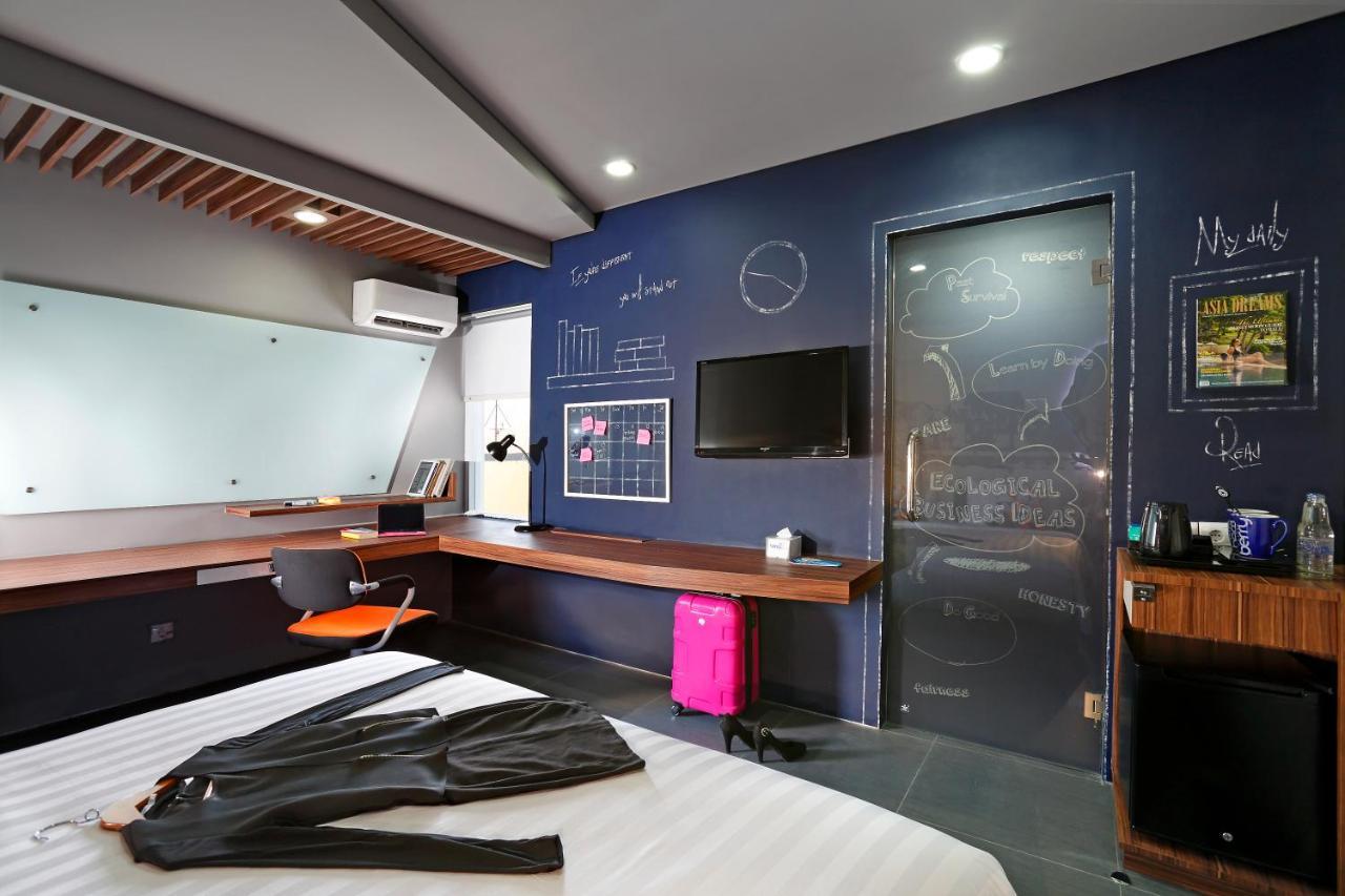 סמיניאק Berry Biz Hotel Sunset Road מראה חיצוני תמונה