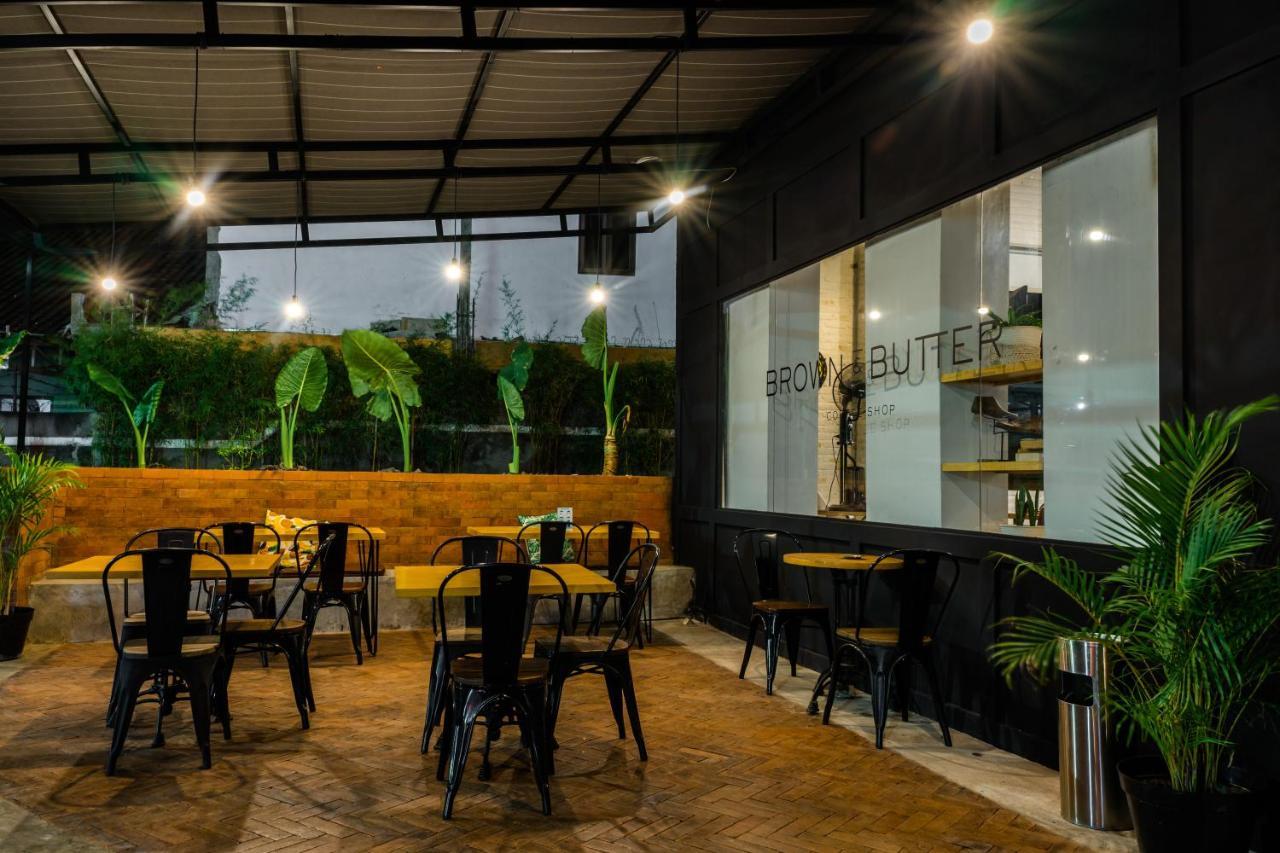 סמיניאק Berry Biz Hotel Sunset Road מראה חיצוני תמונה