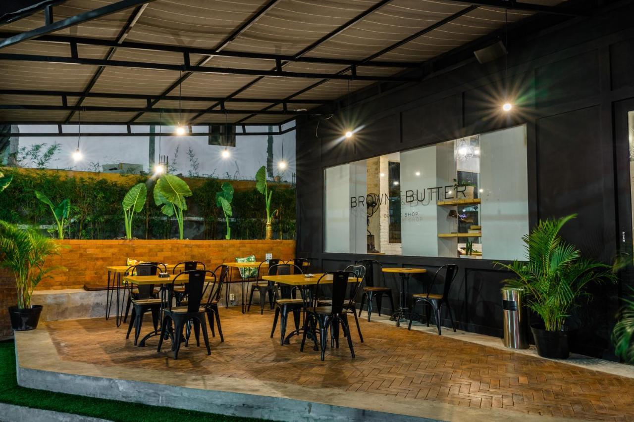 סמיניאק Berry Biz Hotel Sunset Road מראה חיצוני תמונה